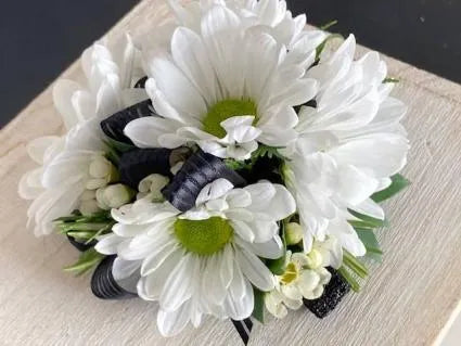 Daisy Corsage standard