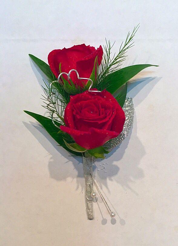 red rose sweetheart rose bout