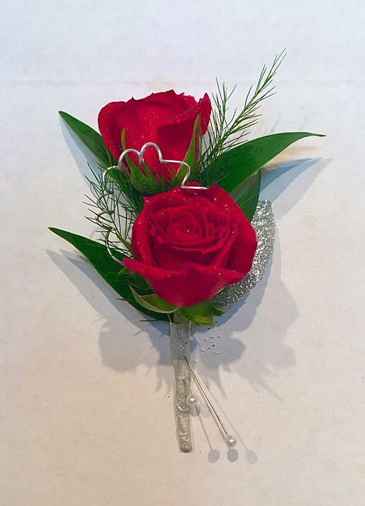 red rose sweetheart rose bout